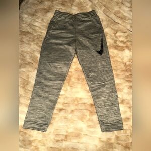 *NWT* Heather Grey Nike Jogger Sweatpants. Size Boys Large.